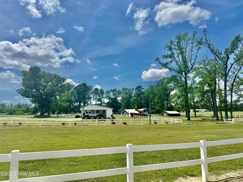 4998 Peacock Road Whiteville NC 28472