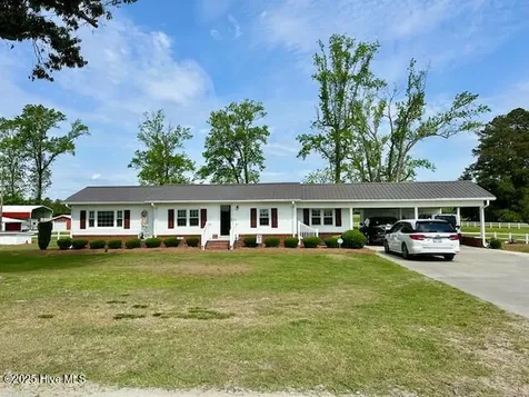 4998 Peacock Road Whiteville NC 28472