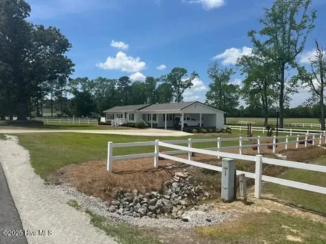 4998 Peacock Road Whiteville NC 28472