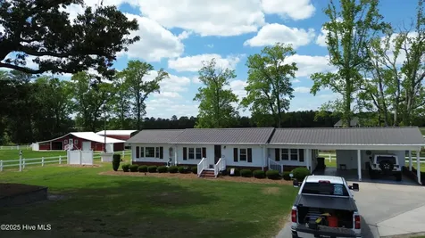 4998 Peacock Road Whiteville NC 28472