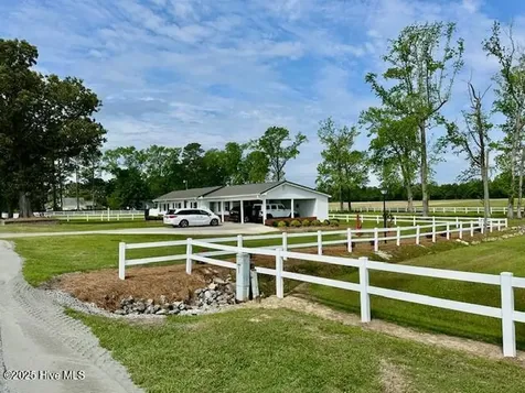 4998 Peacock Road Whiteville NC 28472