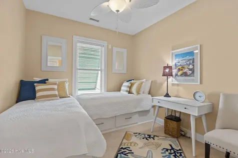 112 Oakleaf Drive Pine Knoll Shores NC 28512