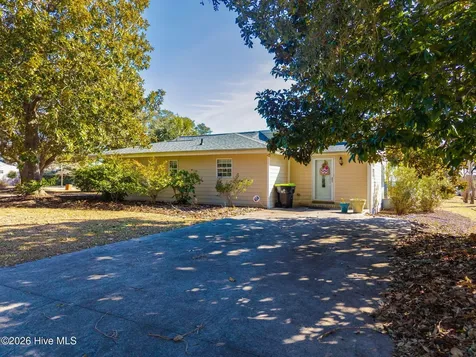 213 Sea Trace Lane Newport NC 28570
