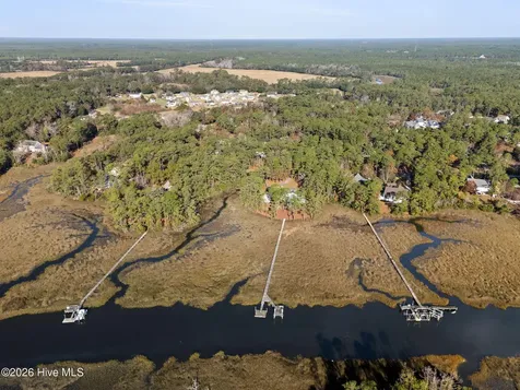 6465 Walden Pond Lane Southport NC 28461