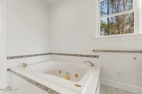 6465 Walden Pond Lane Southport NC 28461