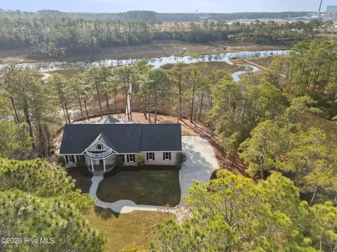 6465 Walden Pond Lane Southport NC 28461