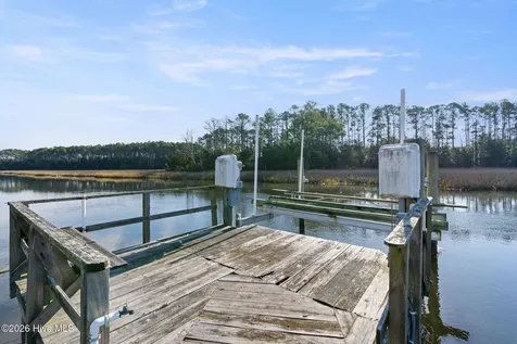 6465 Walden Pond Lane Southport NC 28461