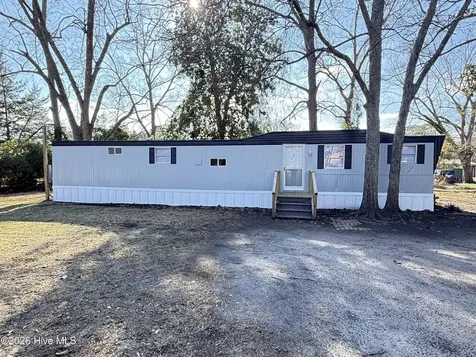 113 N Academy Street Magnolia NC 28453