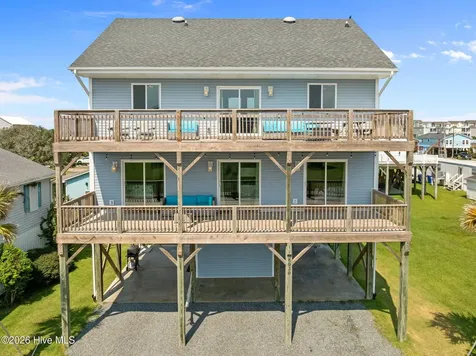 8020 8th Street Surf City NC 28445