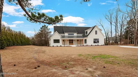 2827 Landing Circle Grimesland NC 27837