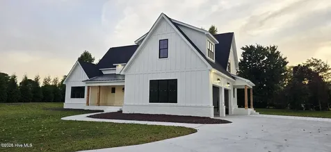 2827 Landing Circle Grimesland NC 27837
