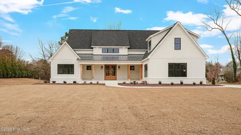 2827 Landing Circle Grimesland NC 27837