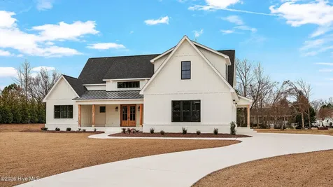 2827 Landing Circle Grimesland NC 27837