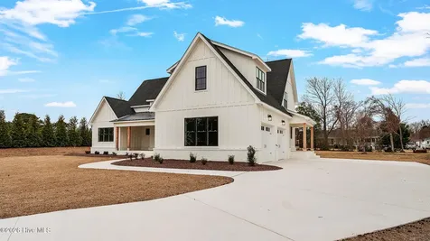 2827 Landing Circle Grimesland NC 27837