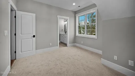 2827 Landing Circle Grimesland NC 27837