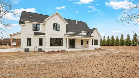 2827 Landing Circle Grimesland NC 27837