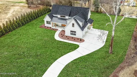 2827 Landing Circle Grimesland NC 27837