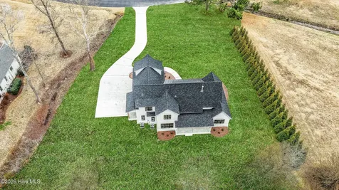 2827 Landing Circle Grimesland NC 27837