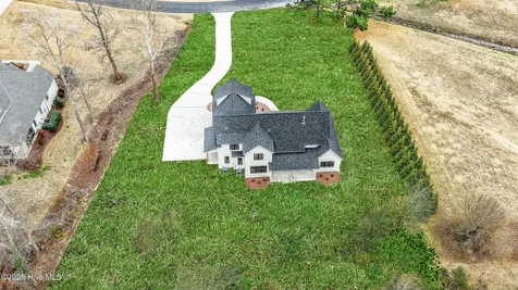 2827 Landing Circle Grimesland NC 27837