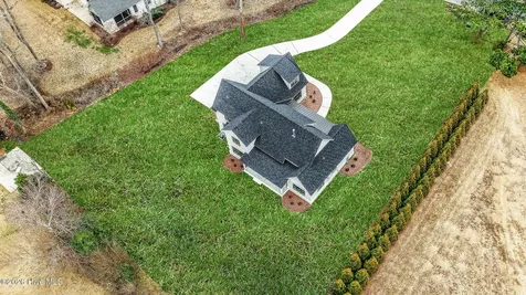 2827 Landing Circle Grimesland NC 27837