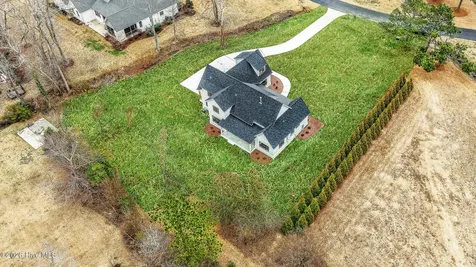 2827 Landing Circle Grimesland NC 27837