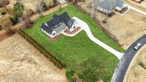 2827 Landing Circle Grimesland NC 27837