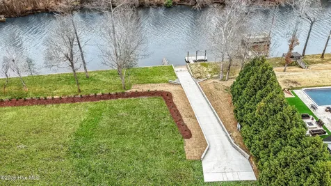 2827 Landing Circle Grimesland NC 27837