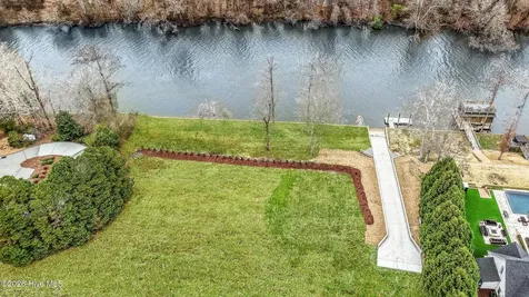 2827 Landing Circle Grimesland NC 27837