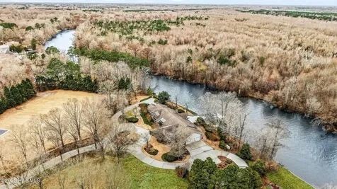 2827 Landing Circle Grimesland NC 27837