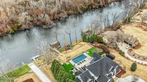 2827 Landing Circle Grimesland NC 27837