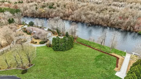 2827 Landing Circle Grimesland NC 27837
