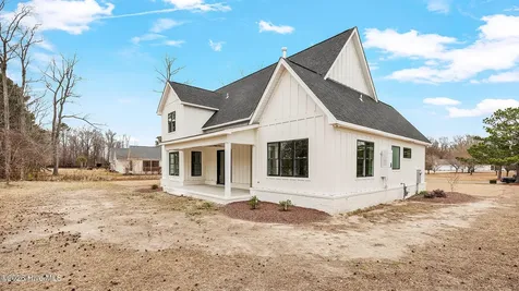2827 Landing Circle Grimesland NC 27837