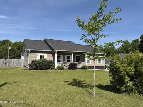 836 Queens Creek Road Hubert NC 28539