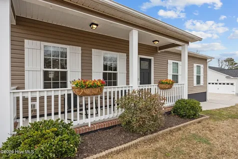 836 Queens Creek Road Hubert NC 28539
