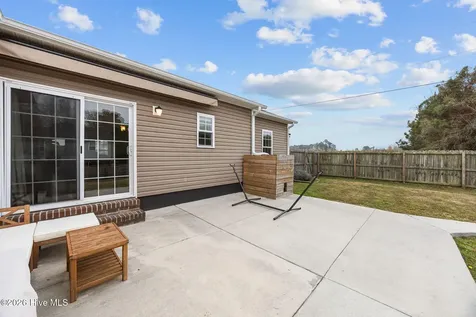 836 Queens Creek Road Hubert NC 28539