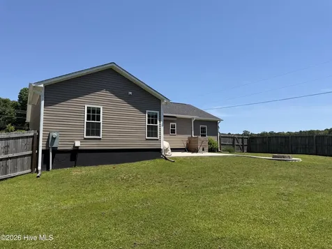 836 Queens Creek Road Hubert NC 28539