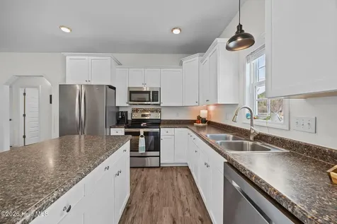 836 Queens Creek Road Hubert NC 28539