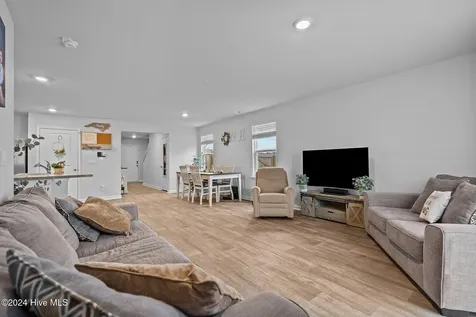 402 Folkstone Road Holly Ridge NC 28445