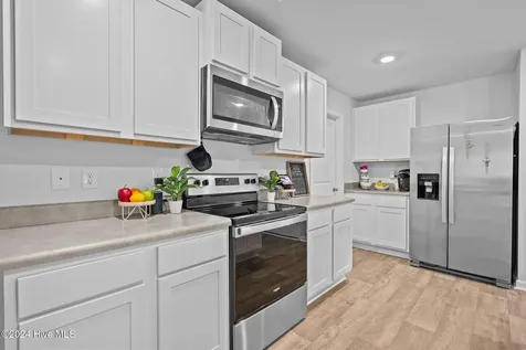 402 Folkstone Road Holly Ridge NC 28445