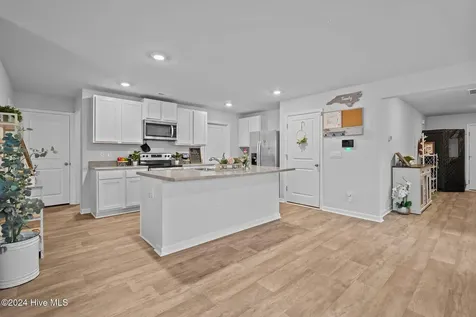 402 Folkstone Road Holly Ridge NC 28445