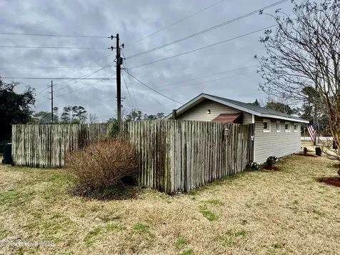 100 Earl Avenue Beaufort NC 28516