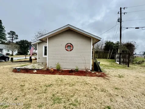 100 Earl Avenue Beaufort NC 28516