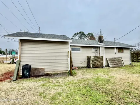 100 Earl Avenue Beaufort NC 28516
