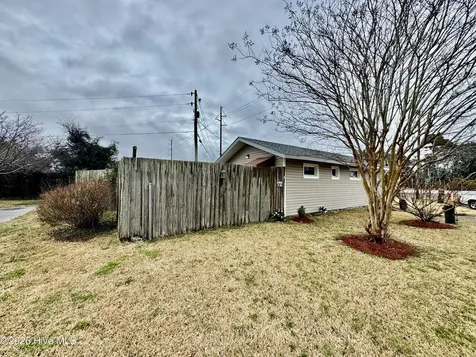 100 Earl Avenue Beaufort NC 28516