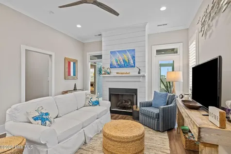 100 Sea Grove Lane Beaufort NC 28516