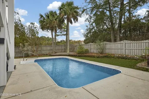9402 Voyagers Way Wilmington NC 28412