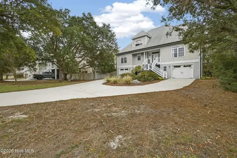 9402 Voyagers Way Wilmington NC 28412