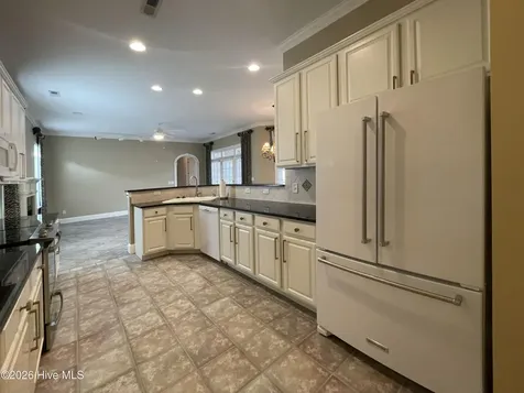 4300 Peninsula Point Greenville NC 27834