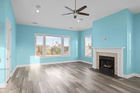 1305 Barnacle Lane Morehead City NC 28557