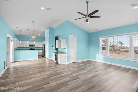 1305 Barnacle Lane Morehead City NC 28557